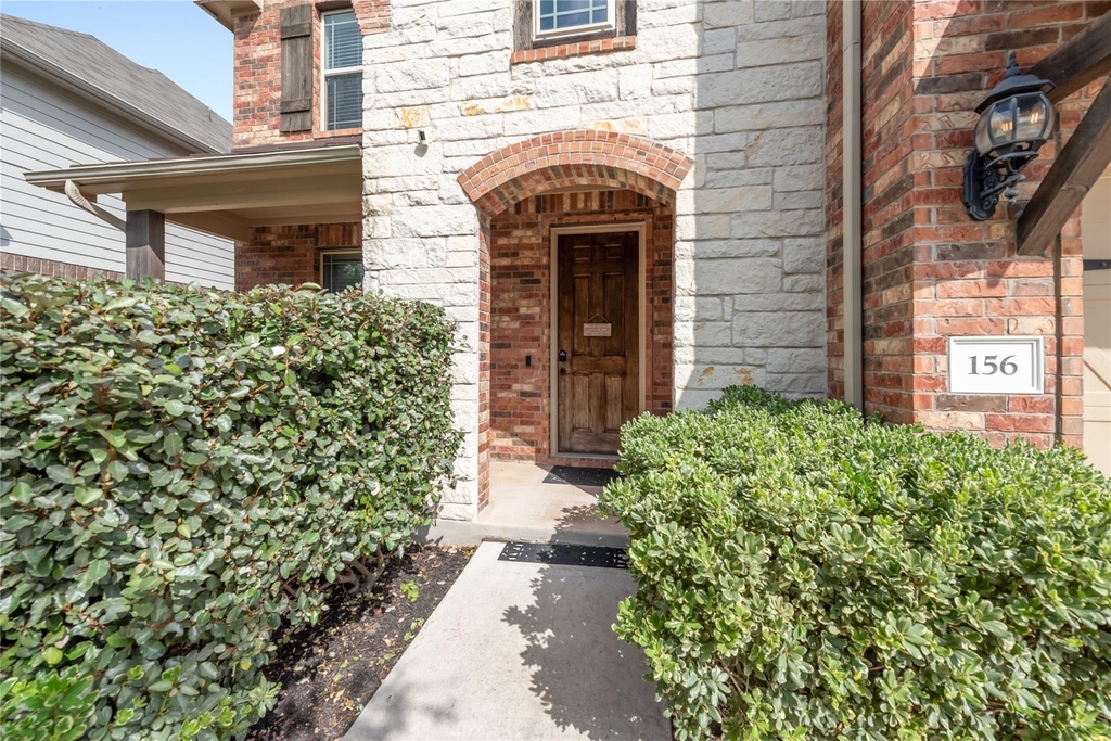 156 Banana St - Photo 2