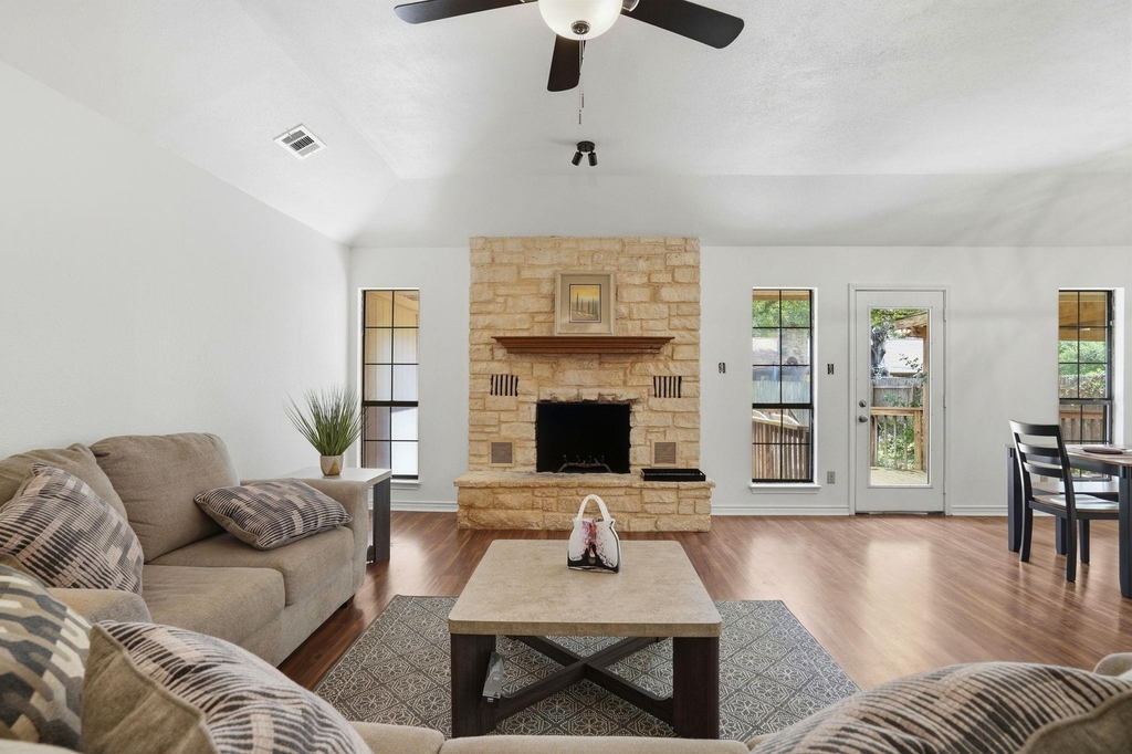 306 Woodstone Dr - Photo 8