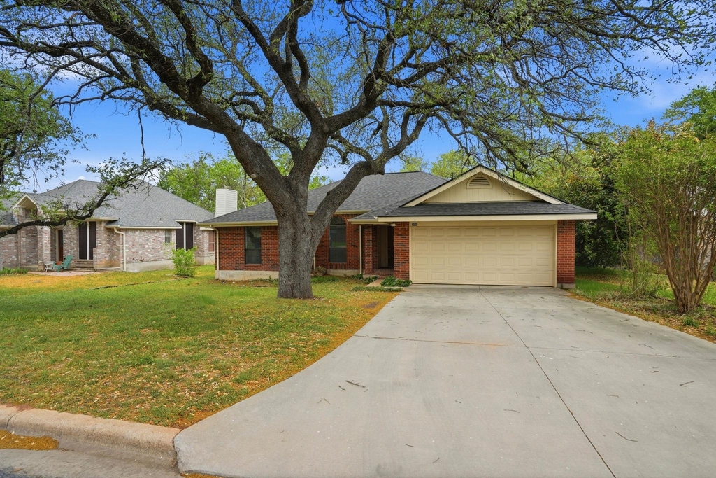 306 Woodstone Dr - Photo 2