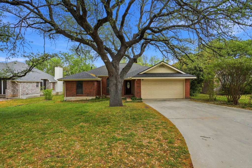 306 Woodstone Dr - Photo 0