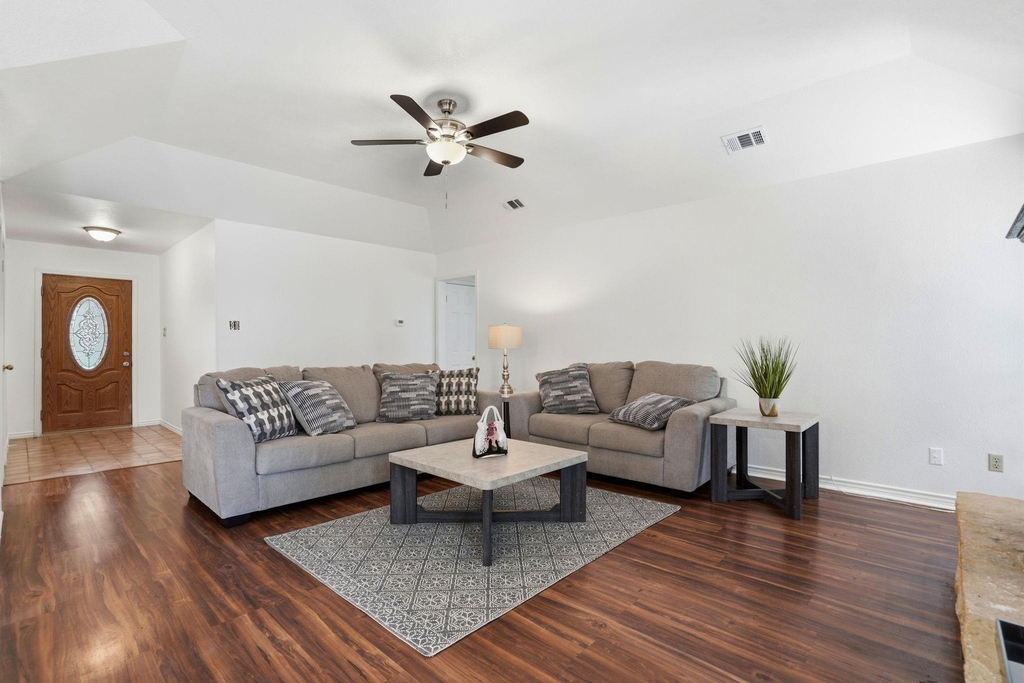 306 Woodstone Dr - Photo 5