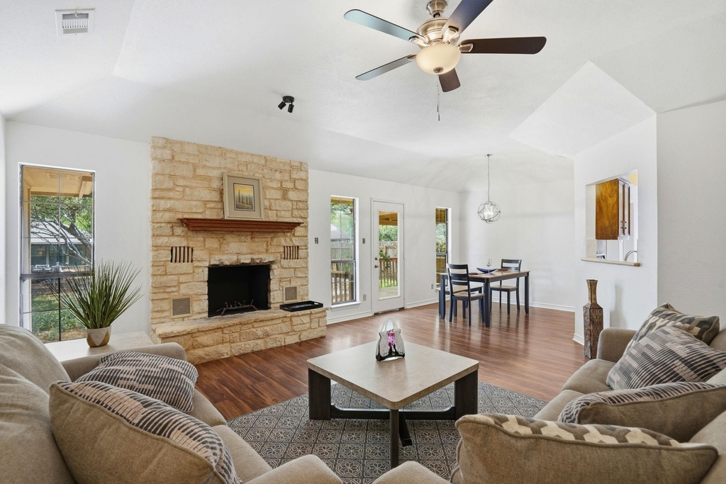 306 Woodstone Dr - Photo 9