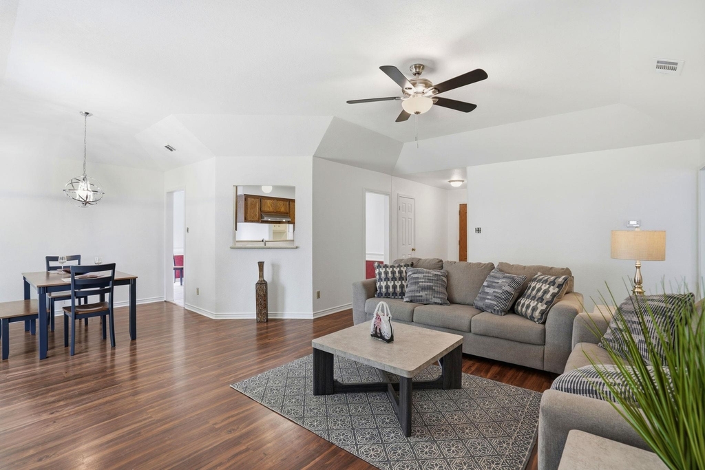 306 Woodstone Dr - Photo 6