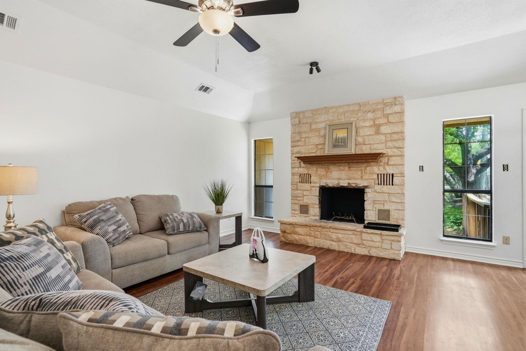 306 Woodstone Dr - Photo 7
