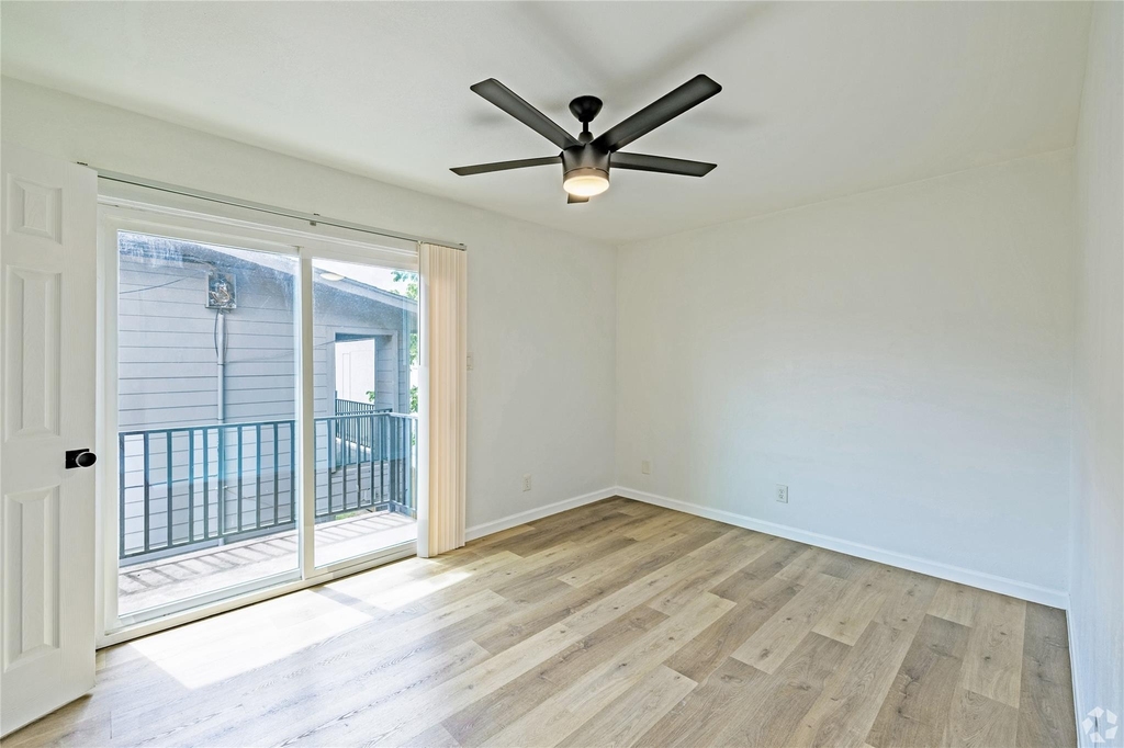 2705 Windswept Cv - Photo 4