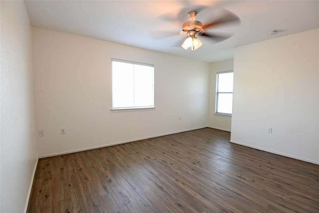 5820 Angel Dr - Photo 16