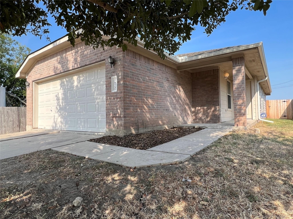 5820 Angel Dr - Photo 2