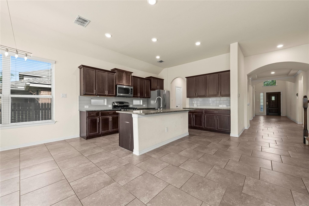 3665 Bainbridge St - Photo 16