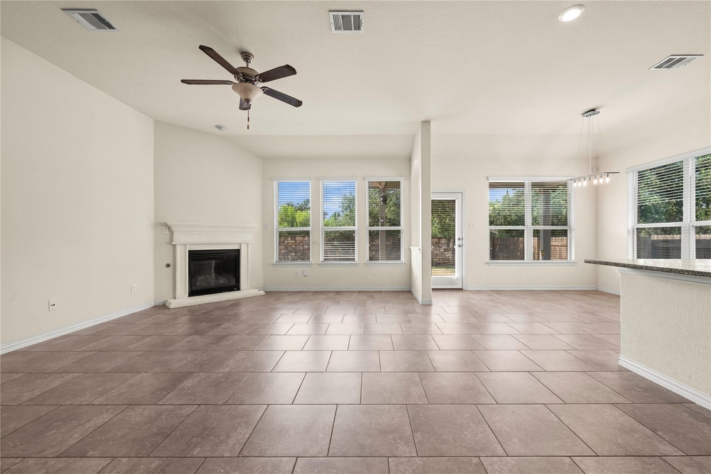 3665 Bainbridge St - Photo 12