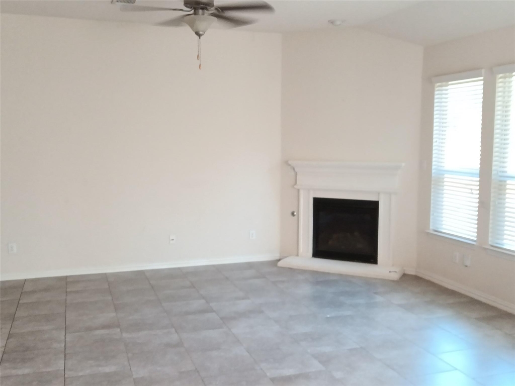 3665 Bainbridge St - Photo 3