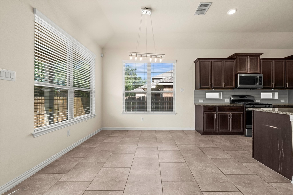 3665 Bainbridge St - Photo 13
