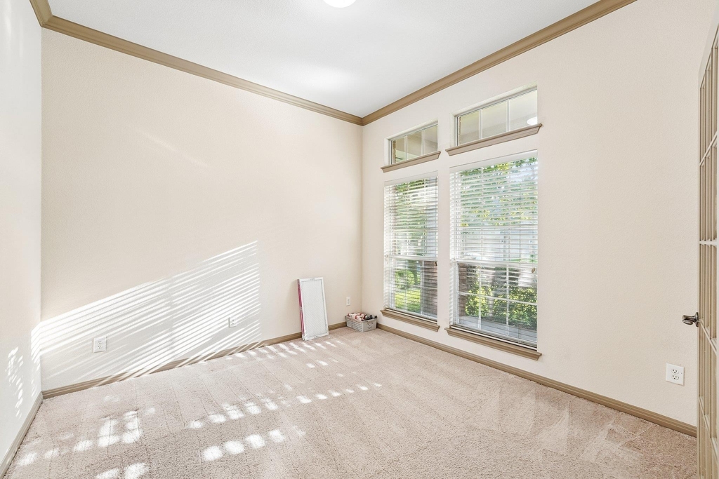 10028 Lisi Anne Dr - Photo 17