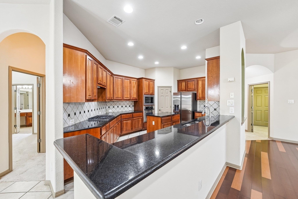 10028 Lisi Anne Dr - Photo 13