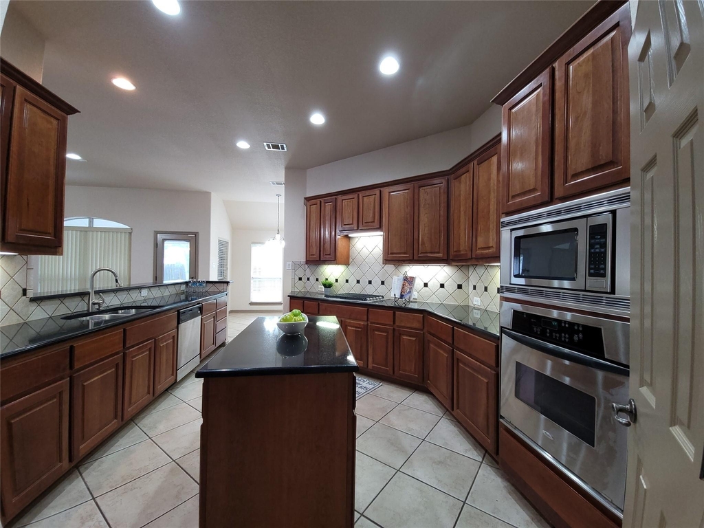 10028 Lisi Anne Dr - Photo 14