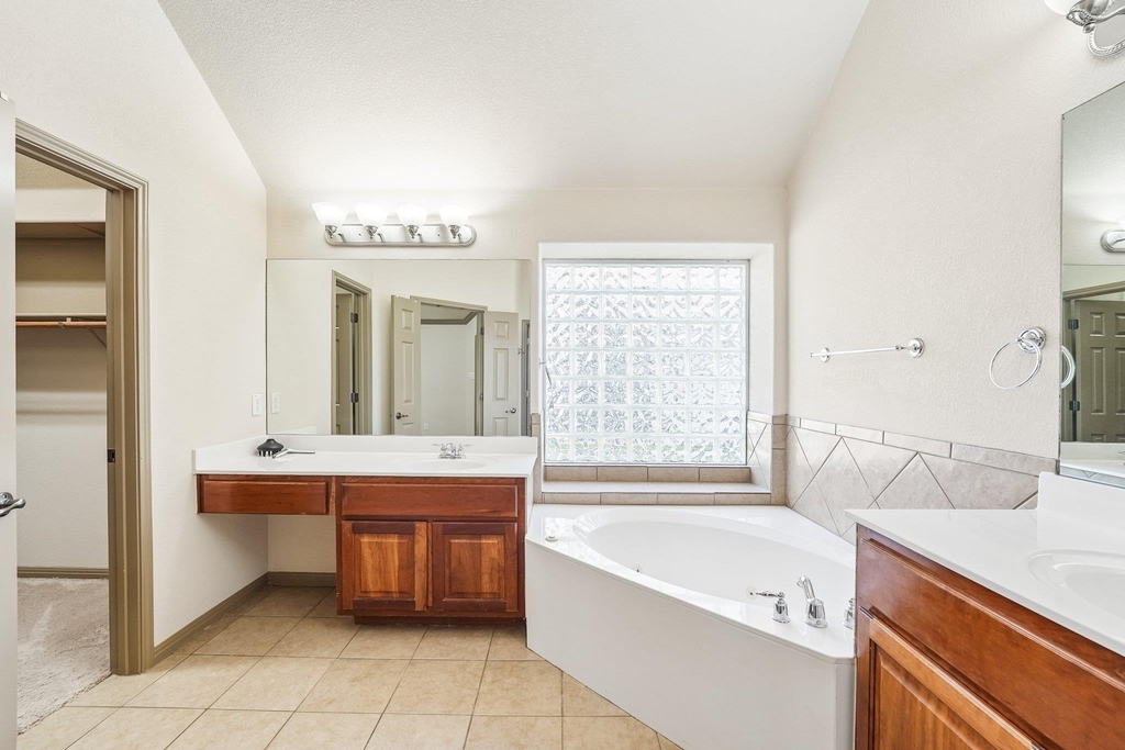 10028 Lisi Anne Dr - Photo 29