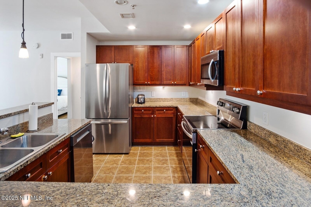 945 Registry Boulevard - Photo 4