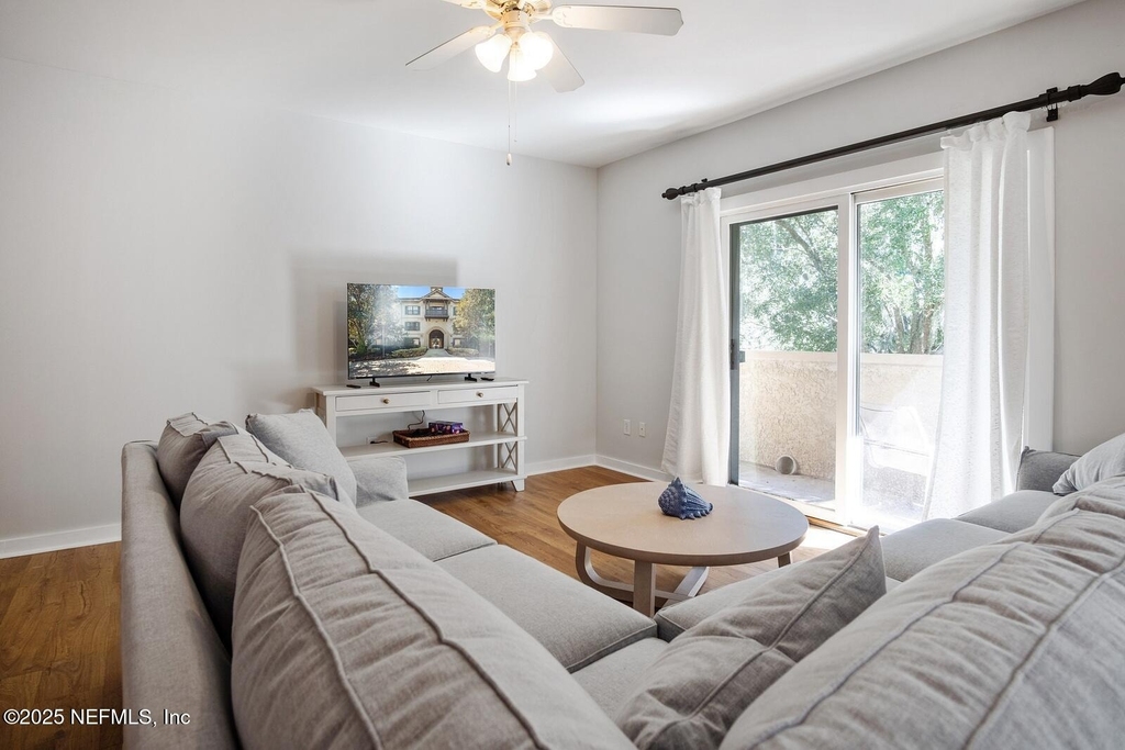 945 Registry Boulevard - Photo 5