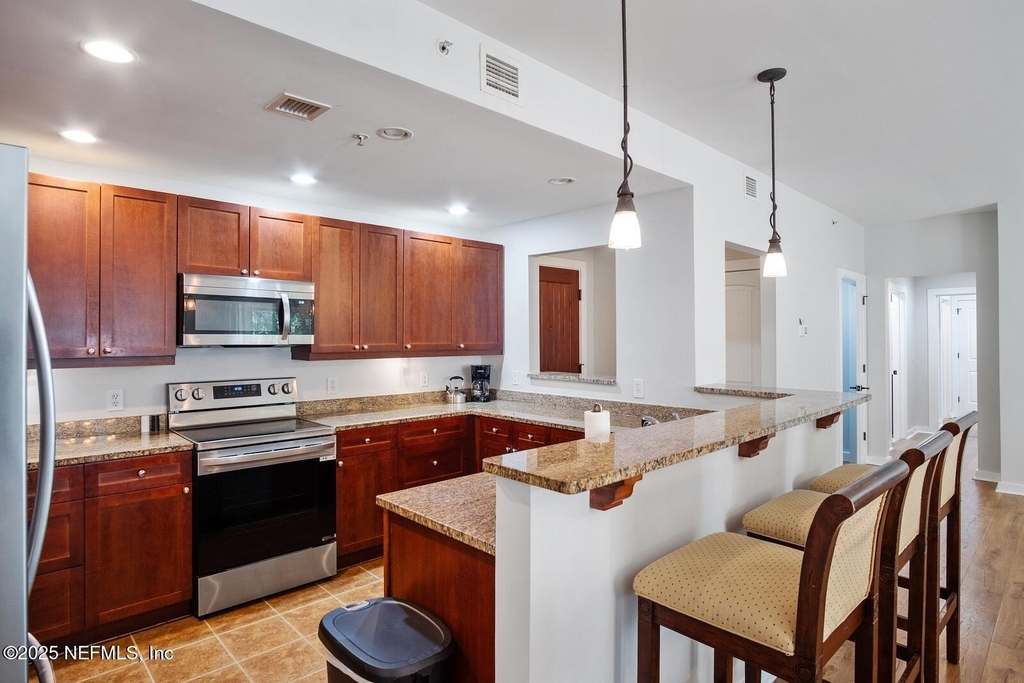 945 Registry Boulevard - Photo 3