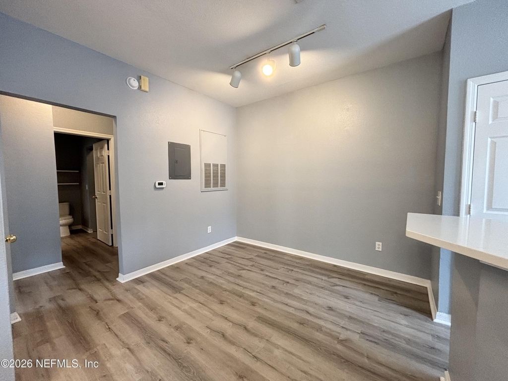 13703 Richmond Park Drive N - Photo 9