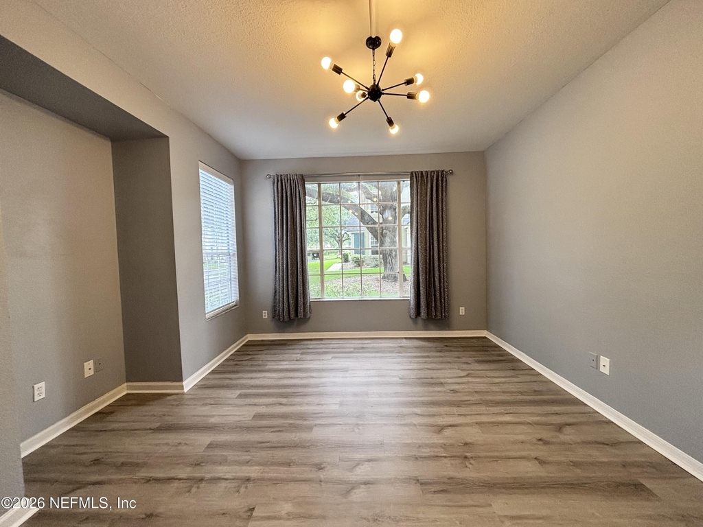 13703 Richmond Park Drive N - Photo 3