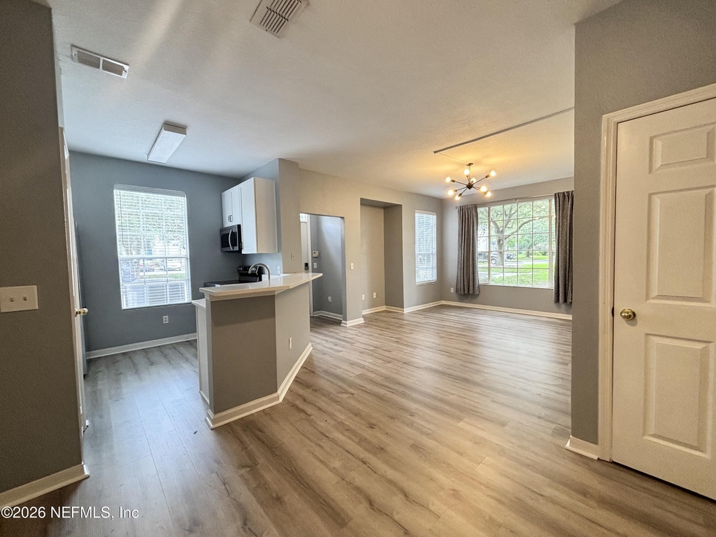 13703 Richmond Park Drive N - Photo 5