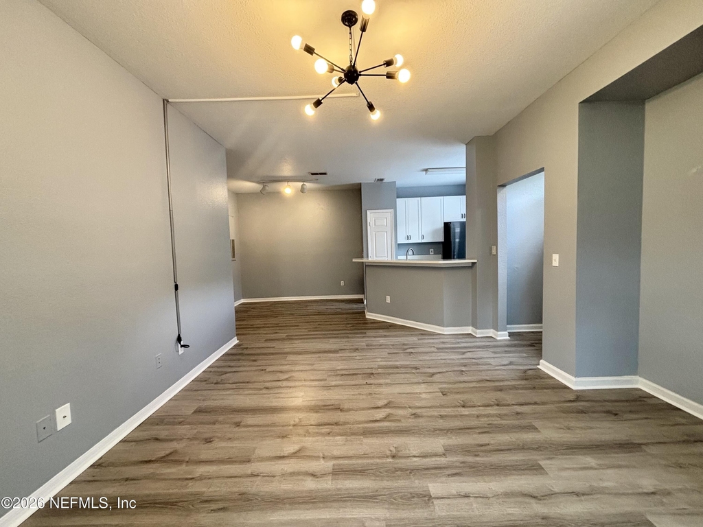 13703 Richmond Park Drive N - Photo 4