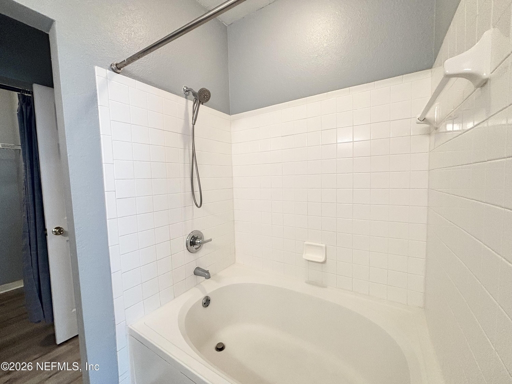 13703 Richmond Park Drive N - Photo 14