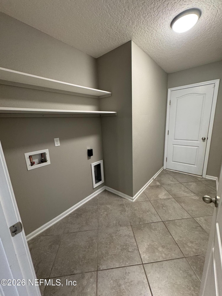 5409 Parkside Lakes Drive - Photo 4