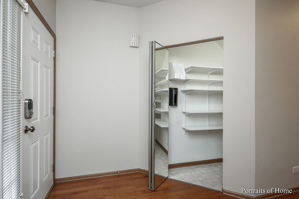 2010 Fulham Drive - Photo 2