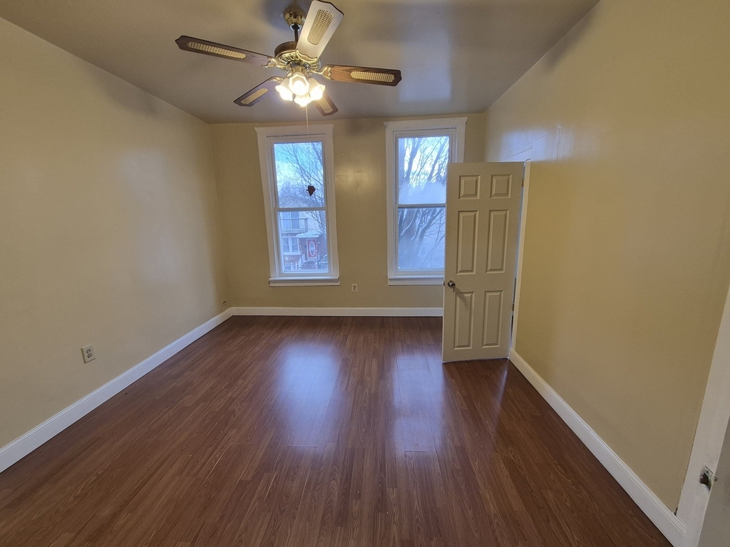 2046 W 19th Street - Photo 2