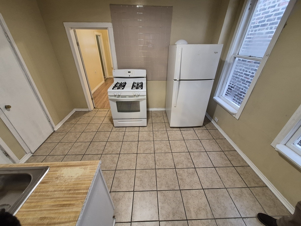 2046 W 19th Street - Photo 5