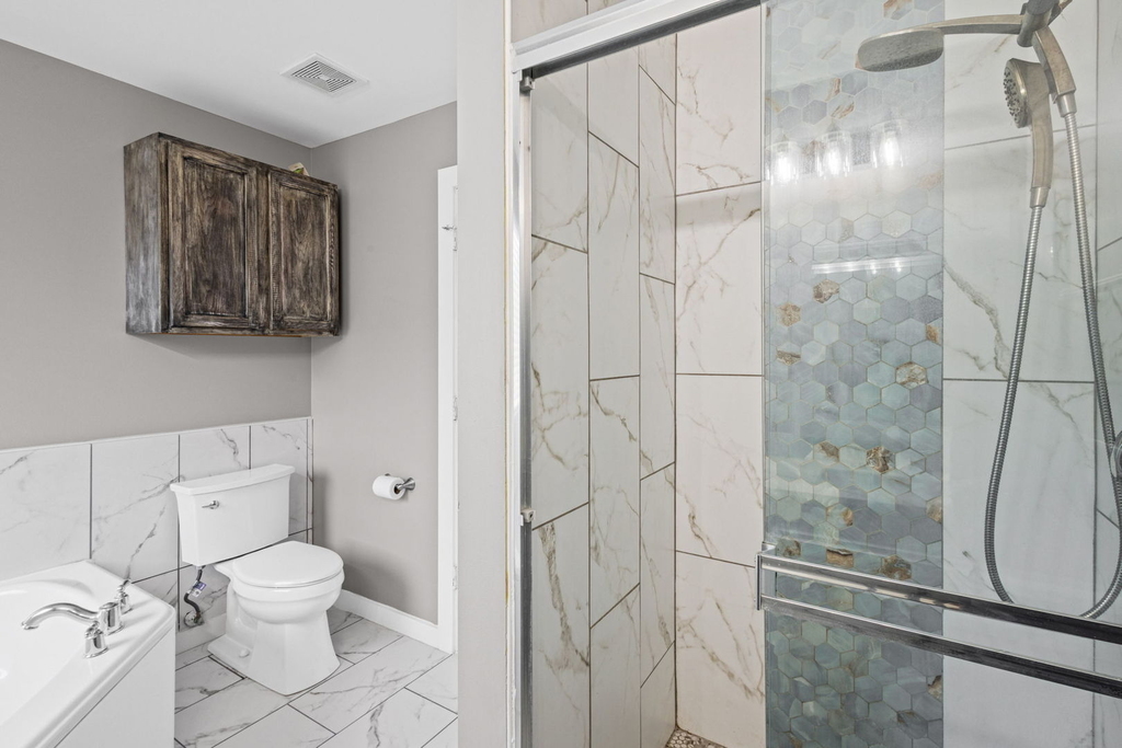 5117 Woodmere Court - Photo 18