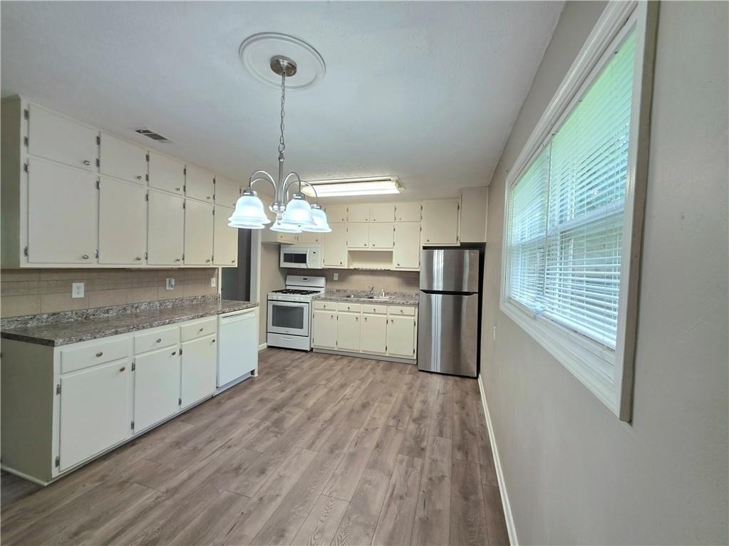 3460 Meadowview Drive - Photo 6