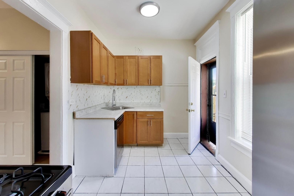 3149 W Lyndale Street - Photo 12