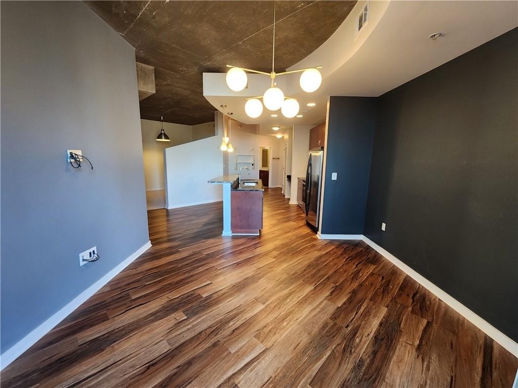 400 W Peachtree Street Nw - Photo 2