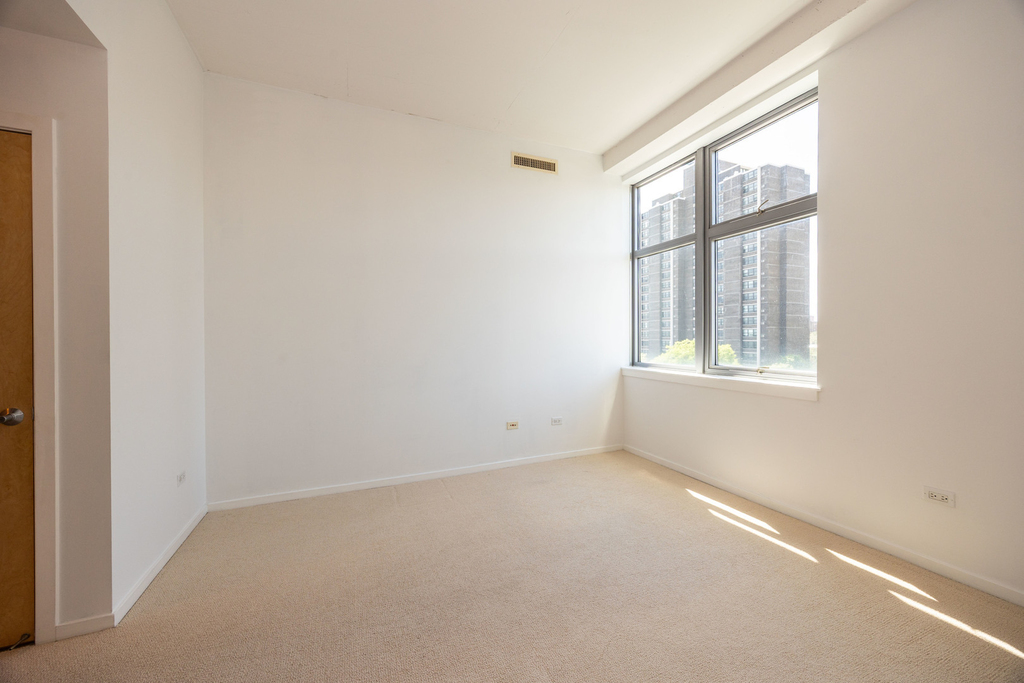 1000 W Leland Avenue - Photo 16