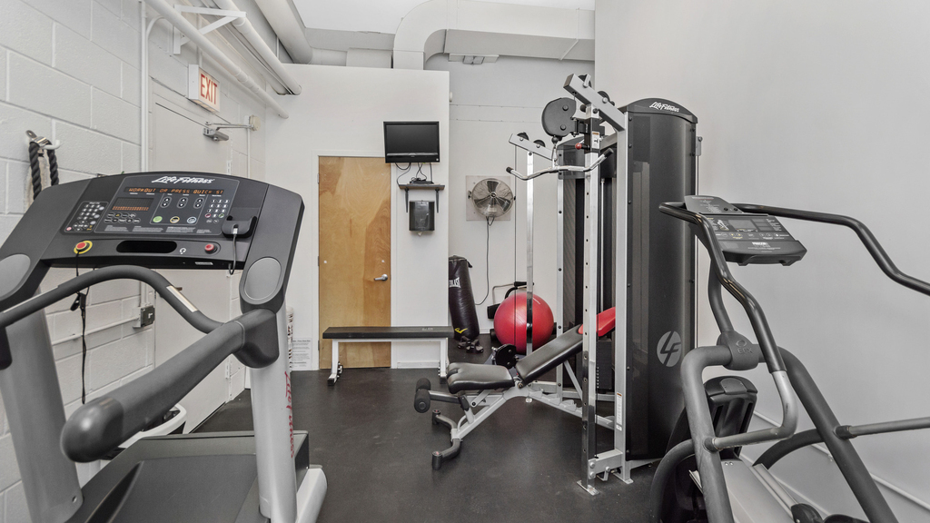 1000 W Leland Avenue - Photo 2