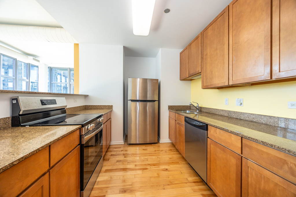 1000 W Leland Avenue - Photo 12