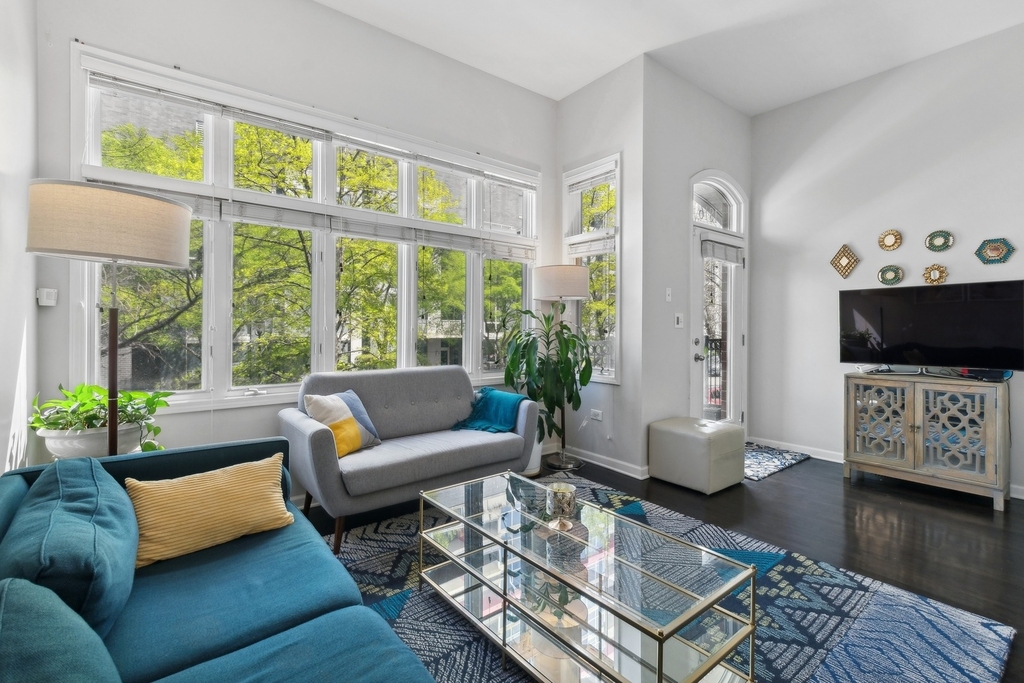1816 S Calumet Avenue - Photo 1