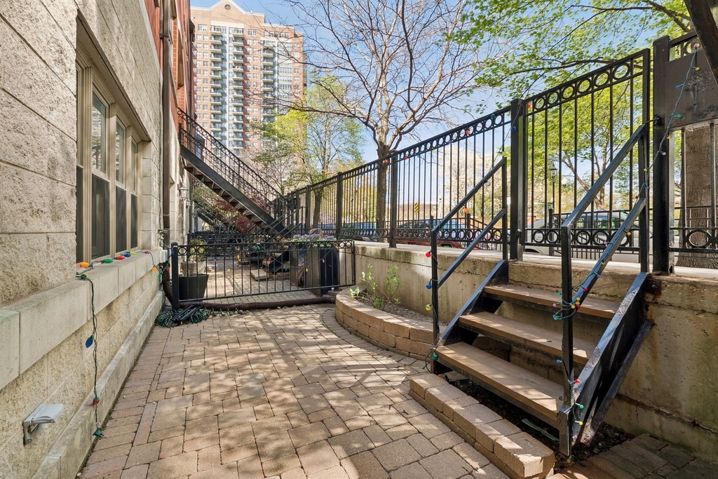 1816 S Calumet Avenue - Photo 11