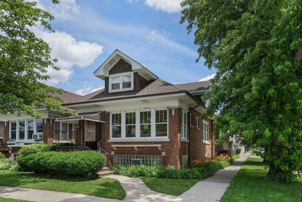 1447 Cuyler Avenue - Photo 0