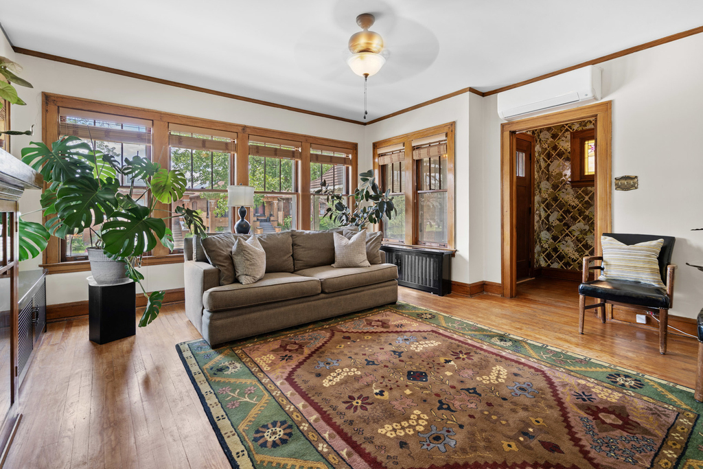1447 Cuyler Avenue - Photo 3