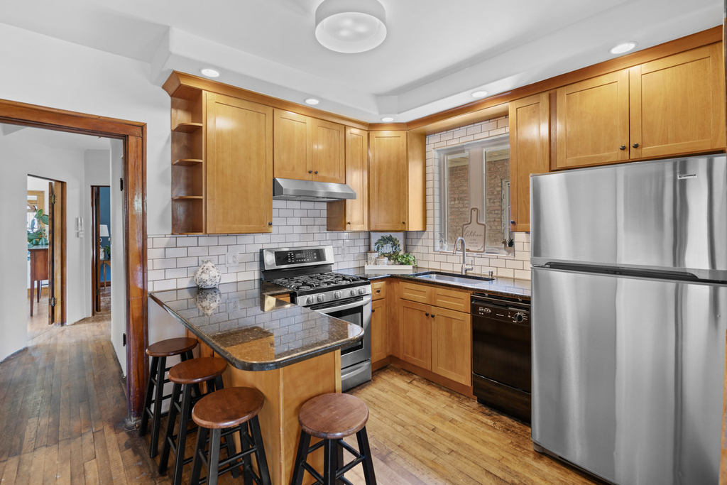 1447 Cuyler Avenue - Photo 9