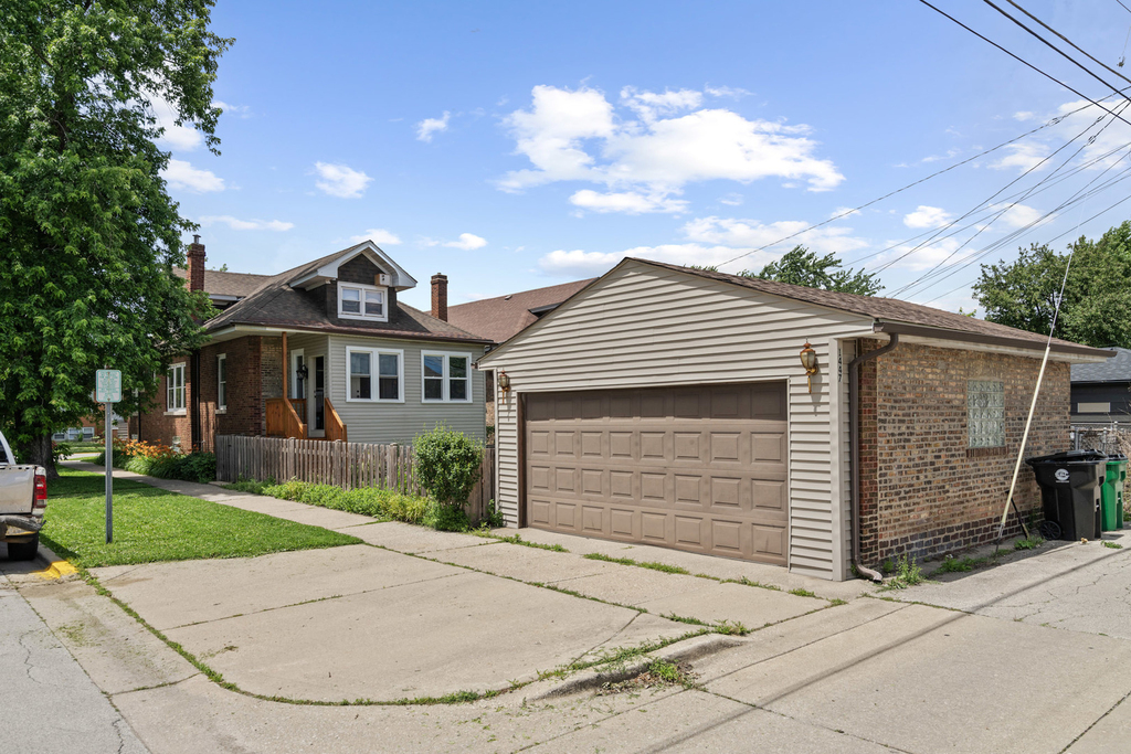 1447 Cuyler Avenue - Photo 1