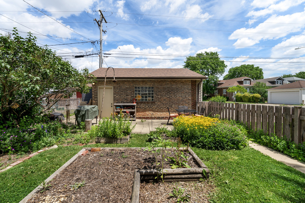 1447 Cuyler Avenue - Photo 18