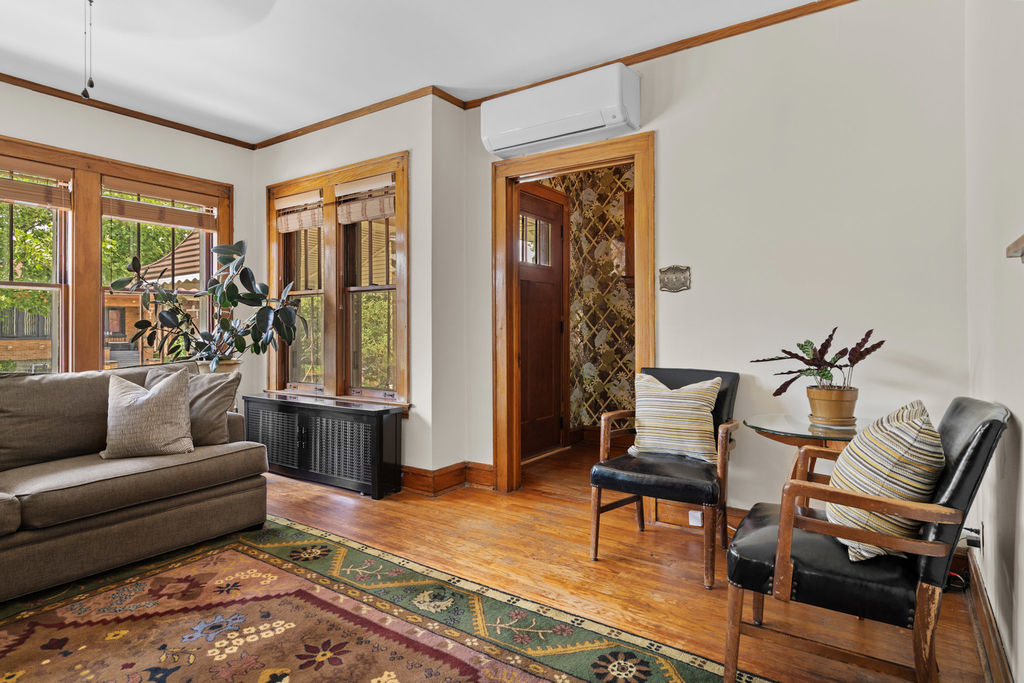 1447 Cuyler Avenue - Photo 2