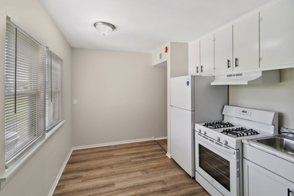 991 Tollview Avenue - Photo 2