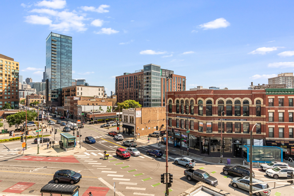 805 N Milwaukee Avenue - Photo 27