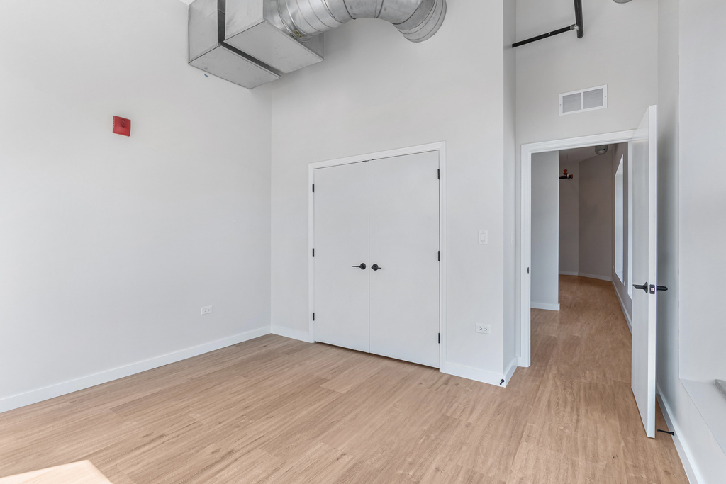 805 N Milwaukee Avenue - Photo 12