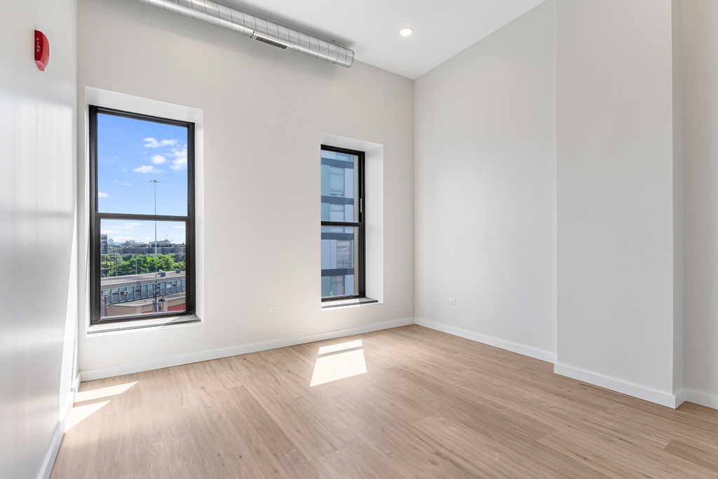 805 N Milwaukee Avenue - Photo 19